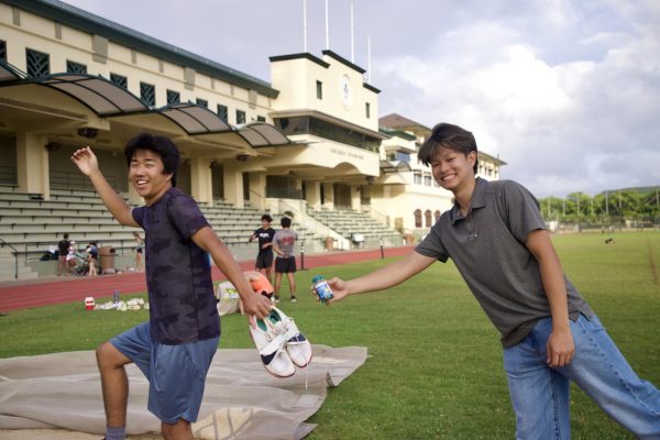 Kaito M. ‘26 passes on ibuprofen and jumping spikes to his underclassman Ryder K. ‘27.